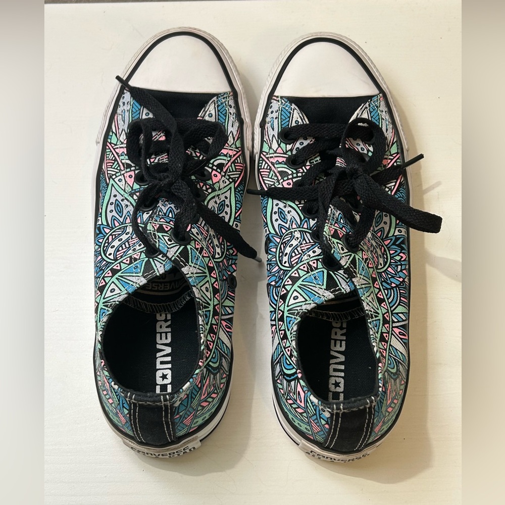 Converse Low-top Mandala Print size 7 women’s